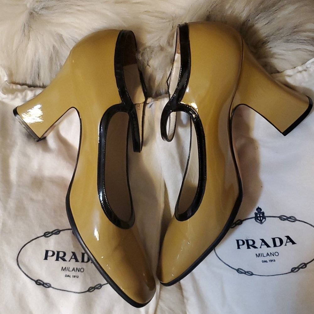 Prada Ladies Shoes - Picture 3 of 16